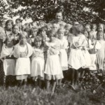 Grundaren av General Mannerheims barnskyddsförbund besöker Lantbruksklubben i Suistamo år 1932.
